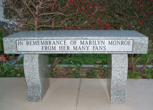 Marilyn-Monroe-Memorial-Bench-2