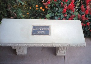 Marilyn-Monroe-Memorial-Bench